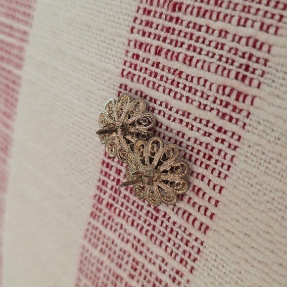 Vintage Silver Flower Earrings - EUC - Picture 4 of 5